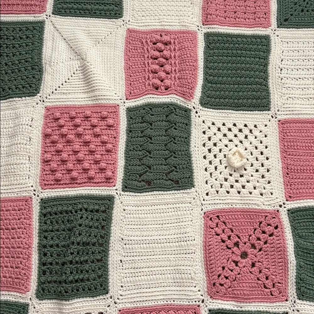 Beautiful Twin Handmade Crochet Patchwork Blanket coverlet rosette center 56x84